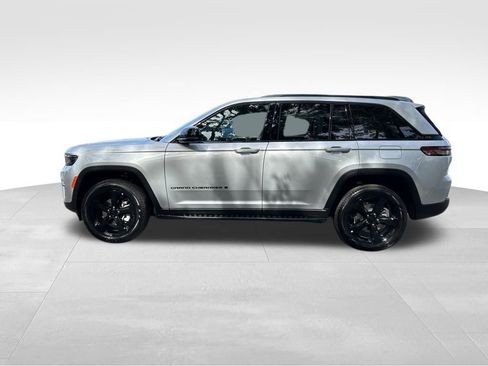New 2025 Jeep Grand Cherokee Limited w/ Luxury Tech Group II image 3