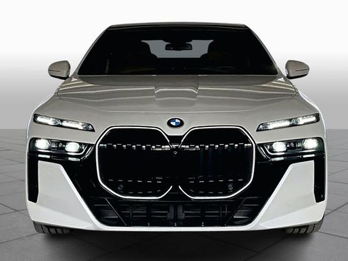 Certified 2025 BMW 760i xDrive w/ Executive Package image 4