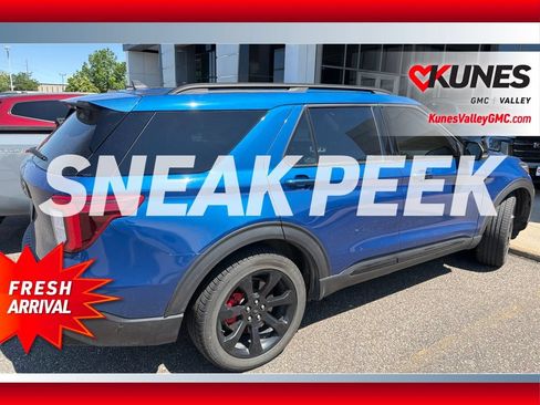 Used 2022 Ford Explorer ST w/ Equipment Group 401A AWD/4WD image 2