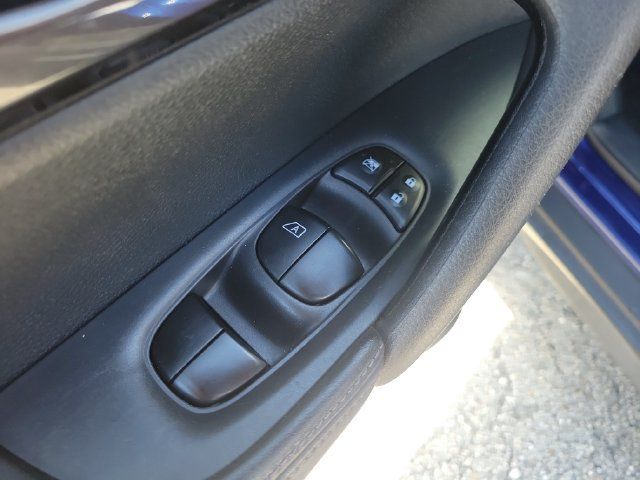 Used 2019 Nissan Rogue S w/ Special Edition Package FWD image 16