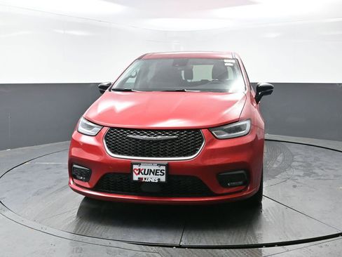 New 2026 Chrysler Pacifica Select image 4