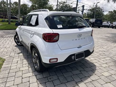 Used 2025 Hyundai Venue SEL FWD image 12