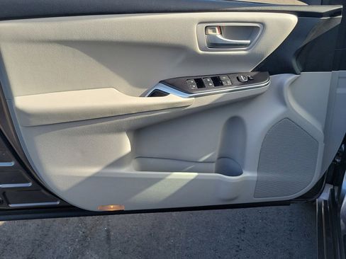 Used 2015 Toyota Camry SE image 12
