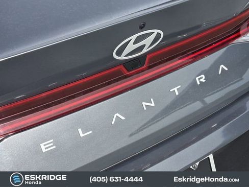 Used 2024 Hyundai Elantra Limited FWD image 11