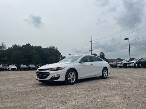 Used 2023 Chevrolet Malibu LS FWD image 2