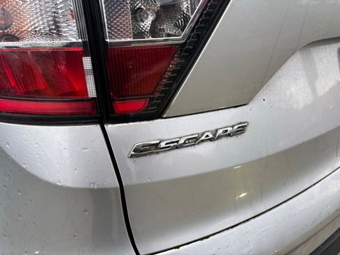 Used 2018 Ford Escape SE image 10