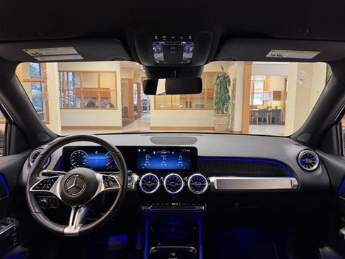 Used 2025 Mercedes-Benz GLB 250 image 11