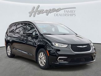 New 2026 Chrysler Pacifica Select video 2