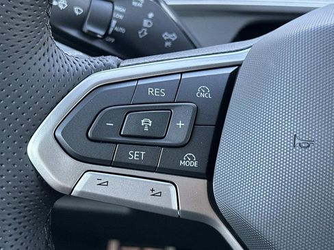New 2026 Volkswagen Tiguan SE R-Line FWD image 13