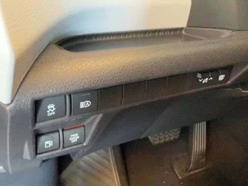 Certified 2025 Toyota Sienna XLE FWD image 18