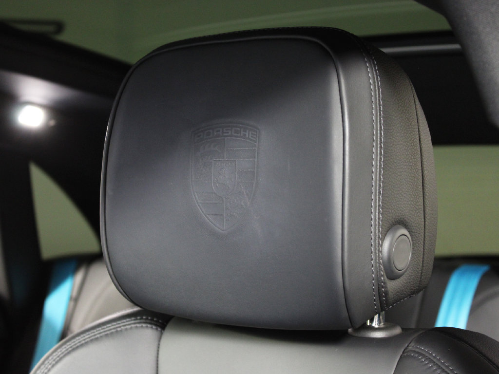 Certified 2022 Porsche Macan AWD/4WD image 21
