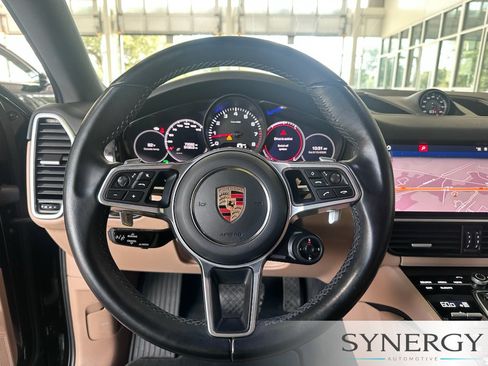 Used 2021 Porsche Cayenne Coupe AWD/4WD image 17