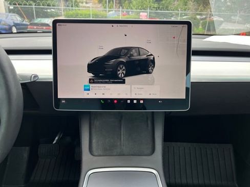 Used 2022 Tesla Model Y Long Range image 25
