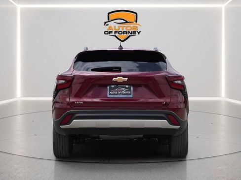 Used 2025 Chevrolet Trax LT FWD image 4