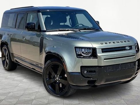 Used 2024 Land Rover Defender 130 X-Dynamic SE AWD/4WD image 11