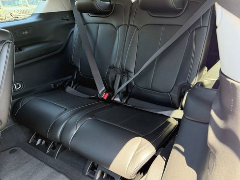 Certified 2023 Jeep Grand Cherokee L Limited w/ Luxury Tech Group II image 21