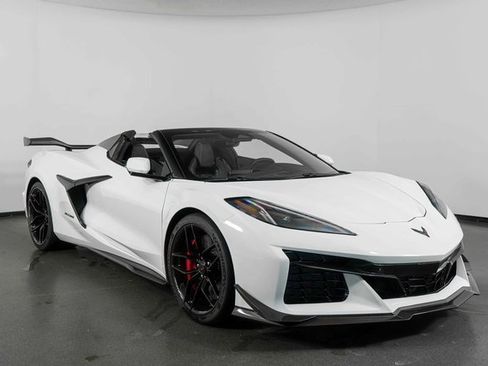 Used 2025 Chevrolet Corvette Z06 w/ Z07 Performance Package image 2