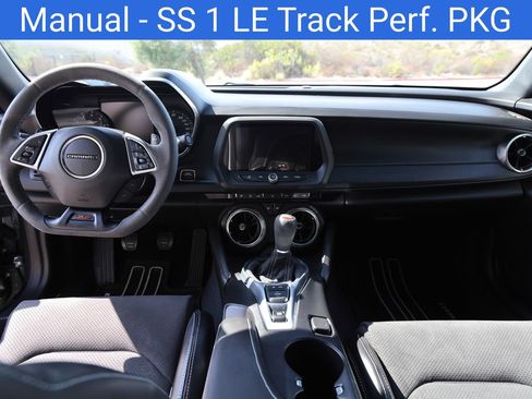 Used 2018 Chevrolet Camaro SS RWD image 5