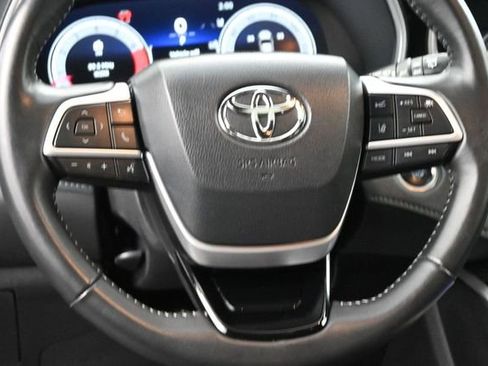 Used 2025 Toyota Highlander XSE AWD/4WD image 8