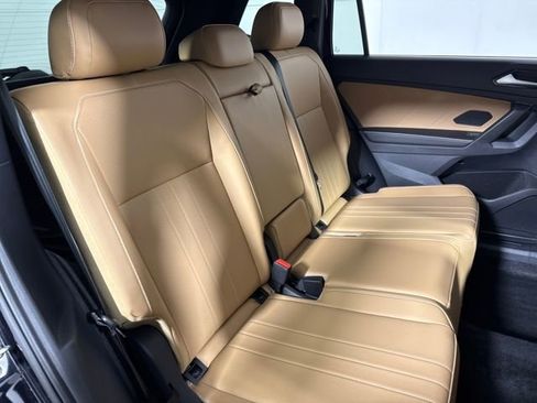 Used 2024 Volkswagen Tiguan SE image 12