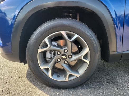 Used 2024 Chevrolet Trax LT FWD image 9