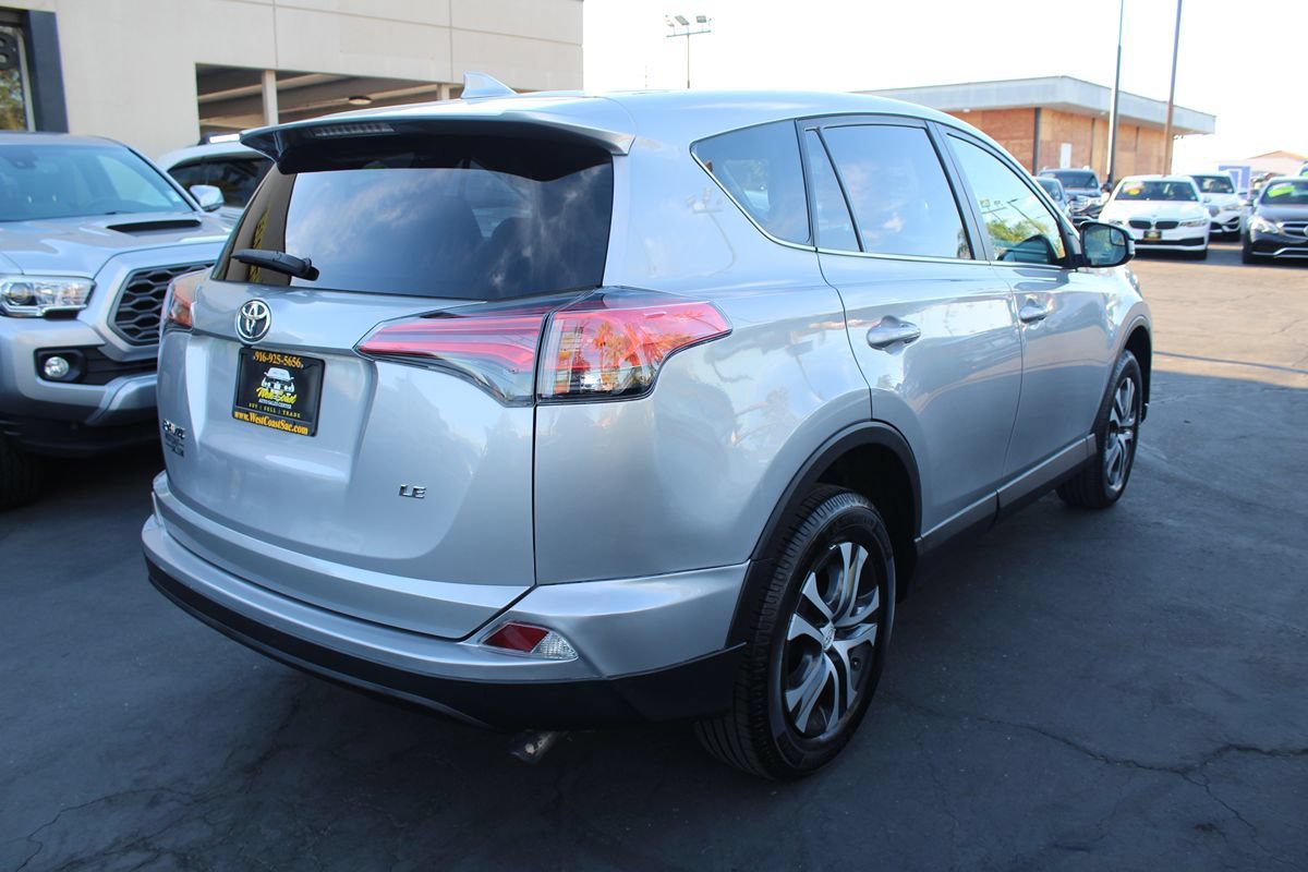 Used 2018 Toyota RAV4 LE FWD image 7