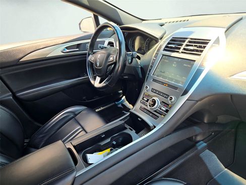 Used 2019 Lincoln MKZ Premiere FWD image 7