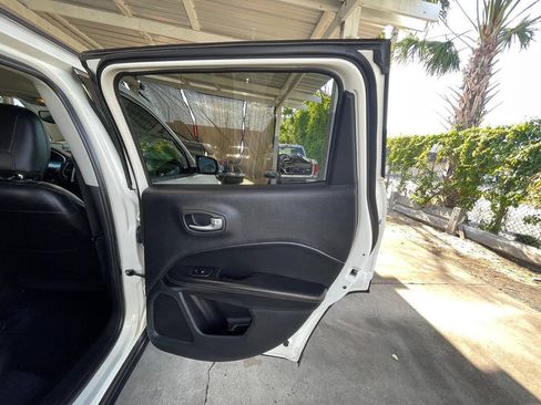 Used 2019 Jeep Compass Limited FWD image 15