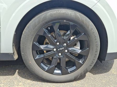 Certified 2024 Kia Carnival SX FWD image 8