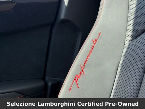 Used 2024 Lamborghini Urus Performante AWD/4WD image 29