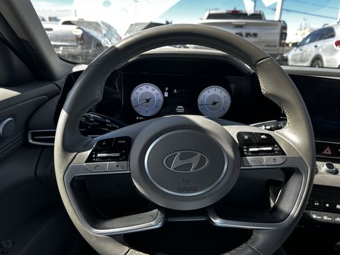 Used 2025 Hyundai Elantra SEL image 6
