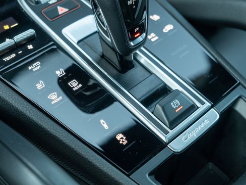 Certified 2023 Porsche Cayenne Coupe image 23