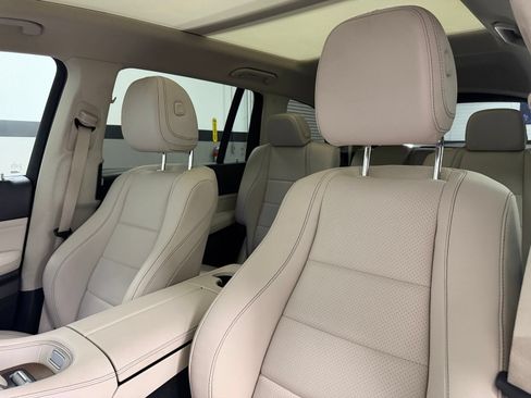 Used 2024 Mercedes-Benz GLS 450 4MATIC image 25