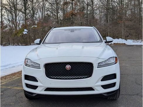 Used 2018 Jaguar F-PACE Prestige image 2
