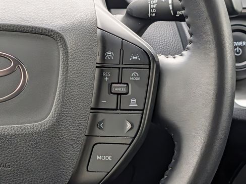 Used 2023 Toyota Prius LE FWD image 23