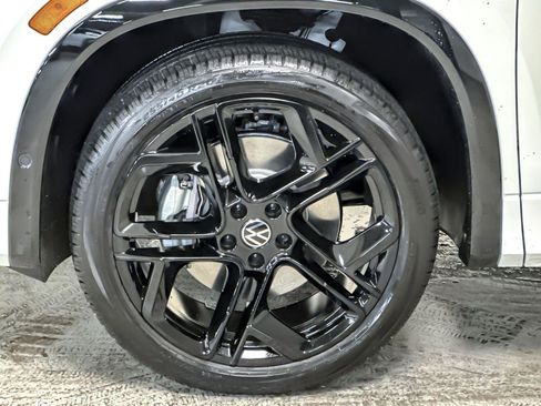 New 2026 Volkswagen Tiguan SE R-Line image 24