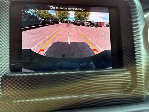 Used 2022 Jeep Gladiator Sport image 16