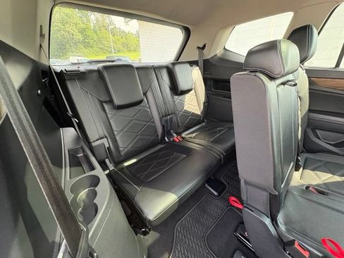 Used 2024 Volkswagen Atlas SE FWD image 30
