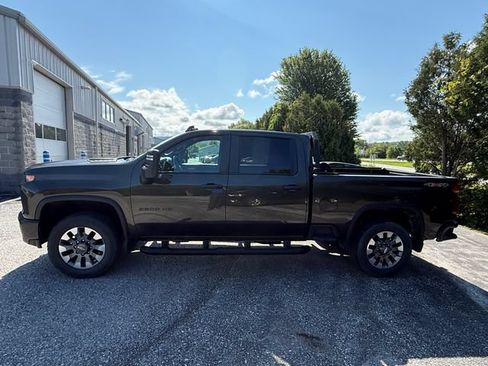 Used 2023 Chevrolet Silverado 2500 Custom w/ Custom Value Package AWD/4WD image 2