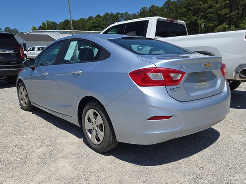 Used 2017 Chevrolet Cruze LS FWD image 5