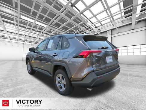 Used 2024 Toyota RAV4 LE AWD/4WD image 5