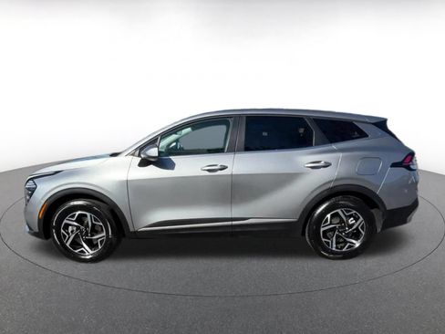Used 2025 Kia Sportage LX FWD image 9