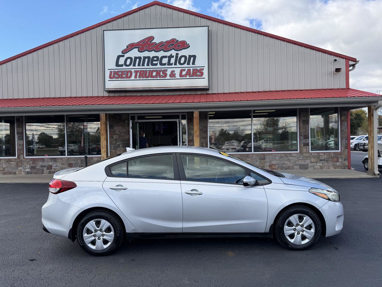 Used 2017 Kia Forte LX FWD image 3