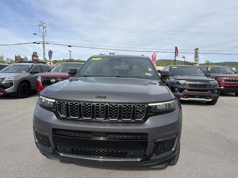 Used 2025 Jeep Grand Cherokee L Summit w/ Advanced Protech Group IV AWD/4WD image 2