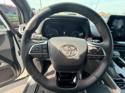 Used 2023 Toyota Sienna XSE w/ XSE Plus Package AWD/4WD image 11