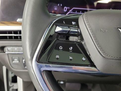 Certified 2025 Cadillac Escalade ESV Sport Platinum w/ LPO, Floor Liner Package AWD/4WD image 23