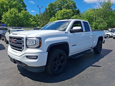 Used 2017 GMC Sierra 1500 SLE w/ SLE Value Package AWD/4WD image 3