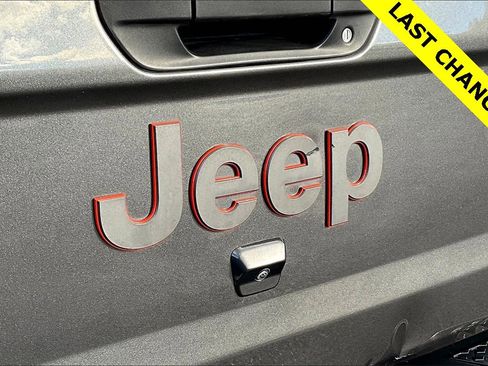 Used 2021 Jeep Gladiator Mojave image 8
