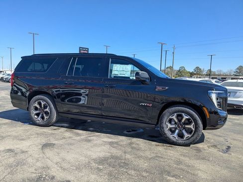 Certified 2025 GMC Yukon XL AT4 Ultimate w/ LPO, Floor Liner Package AWD/4WD image 11