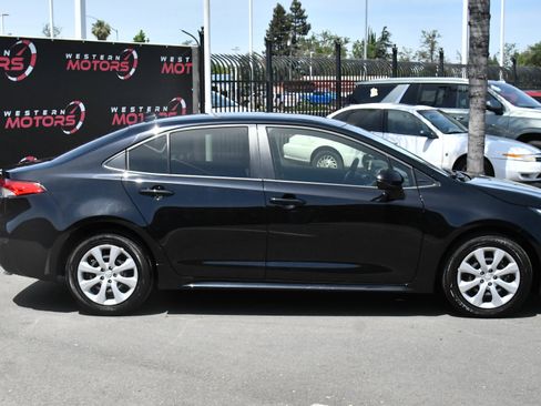Used 2025 Toyota Corolla LE w/ Convenience Package FWD image 9